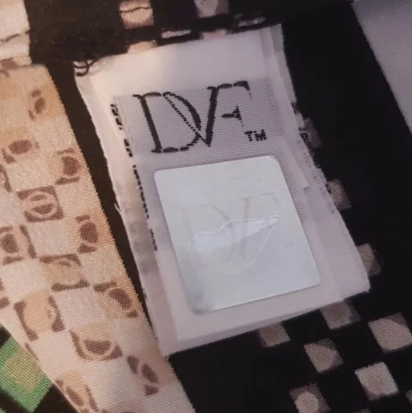 DIANE Von FURSTENBERG 100% silk short sleeve blouse top keyhole geometric 8/10uk - Picture 7 of 8